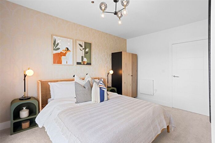 2 Bedroom Flat For Sale In Clast Court, Erith, DA8