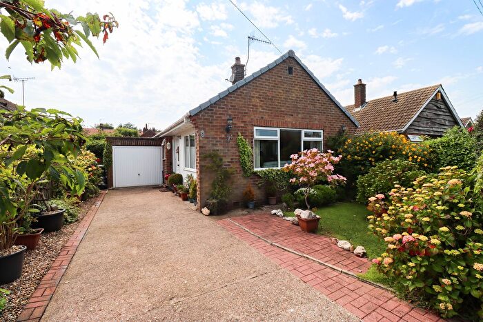 2 Bedroom Detached Bungalow For Sale In Lennox Close, Hunmanby, YO14