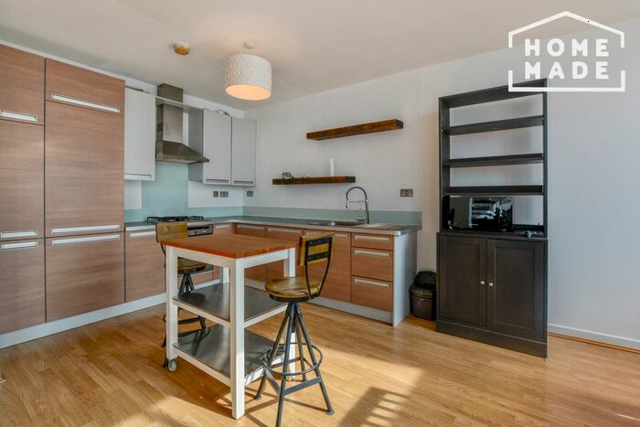 2 Bedroom Flat To Rent In Flat, Crown Place Apartments, Varcoe Road, SE16