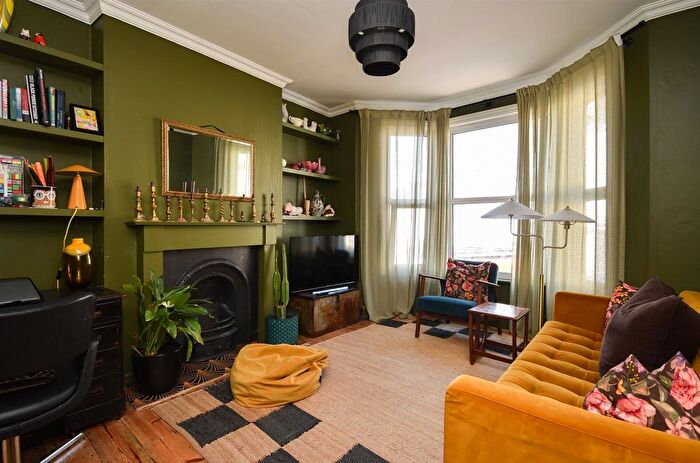 3 Bedroom End Of Terrace House For Sale In St. Thomass Road, Hastings, TN34