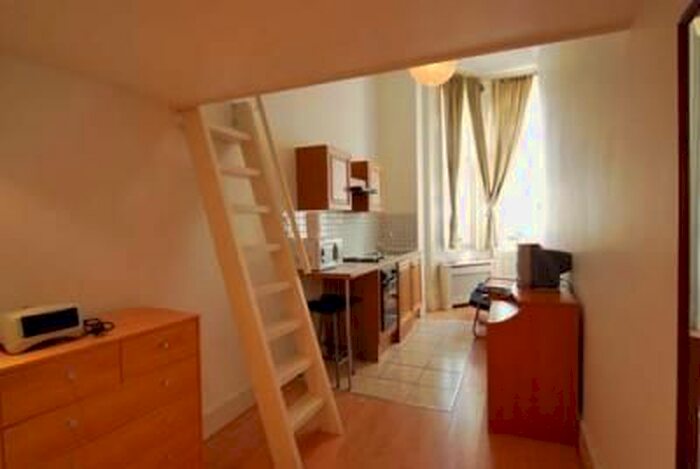 Studio To Rent In Penywern Road, Earls Court, London, SW5