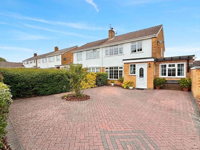 5 Bedroom Semi-detached House For Sale In Windrush Way, Hythe, SO45