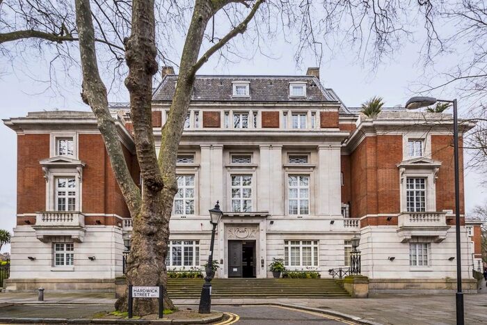 1 Bedroom Flat To Rent In Rosebery Avenue, London, EC1R