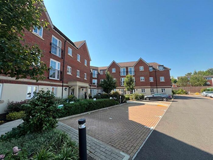 2 Bedroom Apartment For Sale In Lowe House, London Road, Knebworth, SG3