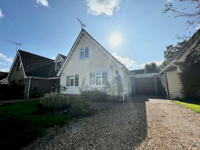 3 Bedroom Chalet To Rent In Hazel Drive, Horringer, Suffolk, IP29