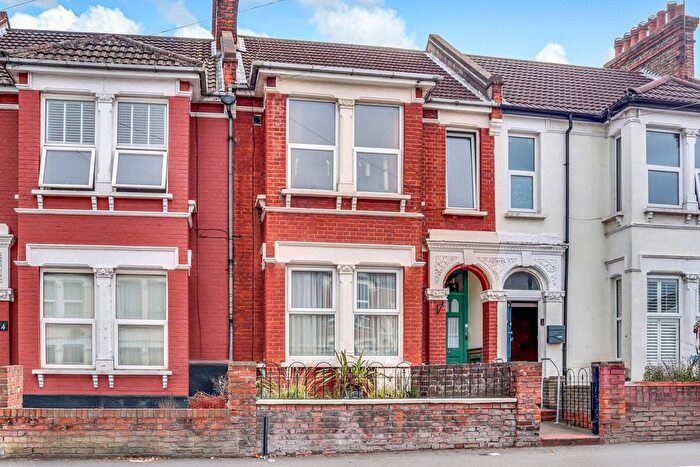 2 Bedroom Flat For Sale In West Road, Westcliff-On-Sea, SS0