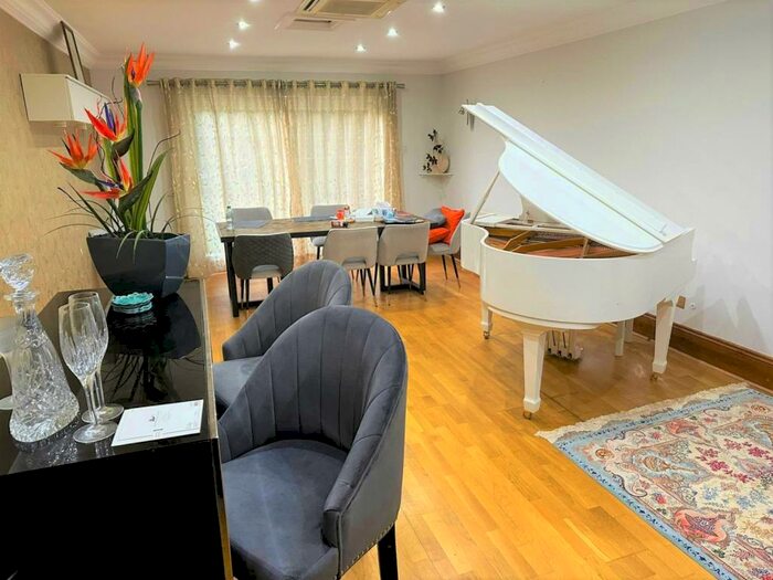 5 Bedroom Detached House To Rent In Manor House Drive, Northwood, HA6