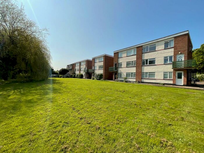 2 Bedroom Flat To Rent In Belfairs Court, Arterial Road, Leigh-on-Sea, SS9