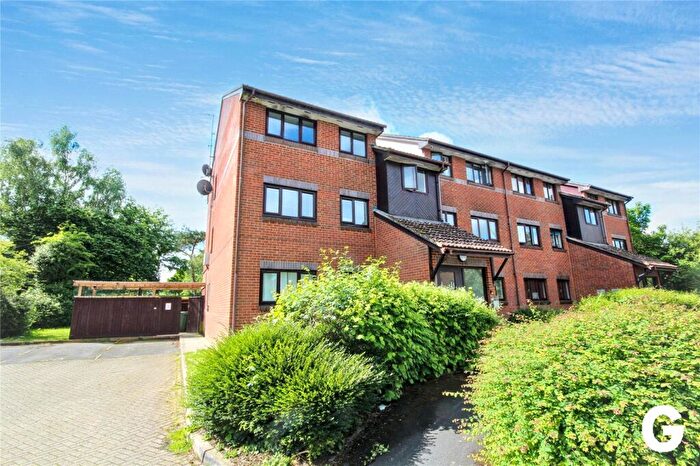 2 Bedroom Apartment For Sale In Euston Grove, Ringwood, Hampshire, BH24