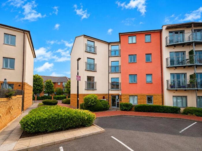 2 Bedroom Apartment For Sale In Apartment Ty Capstan, Rhodfa'r Gwagenni, Barry, South Glamorgan, CF63