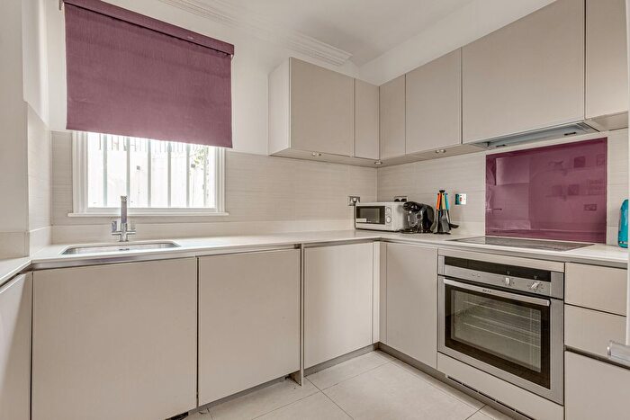 3 Bedroom Flat For Sale In Collingham Road, London, SW5