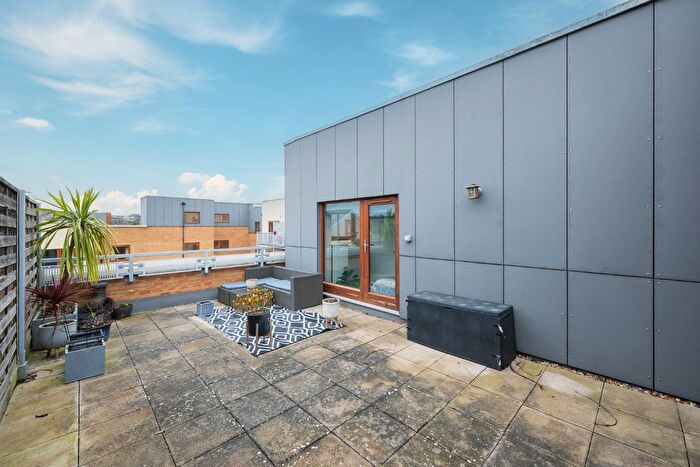 2 Bedroom Flat For Sale In Serenity Court, Evenlyn Walk, Greenhithe, DA9