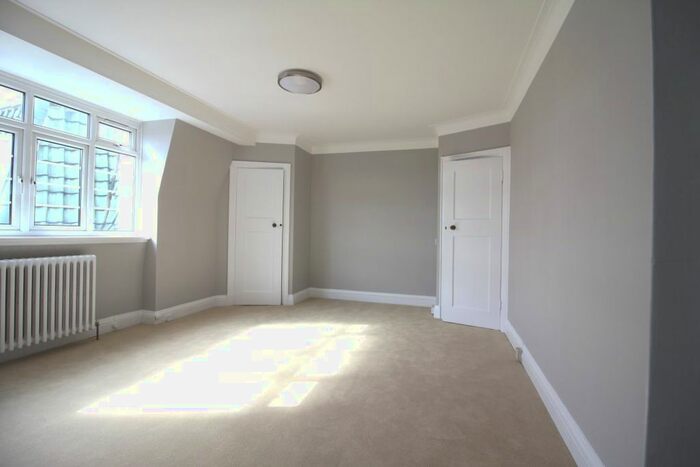 Studio To Rent In Pembroke Road, London, W8