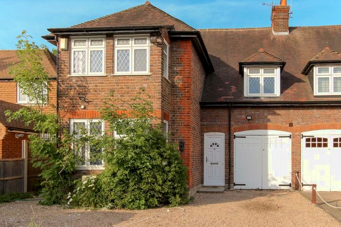 4 Bedroom Semi-Detached House To Rent In Lake View, Edgware, HA8