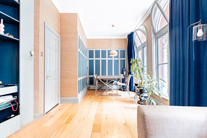 2 Bedroom Flat To Rent In Little Britain, Aldersgate, EC1A