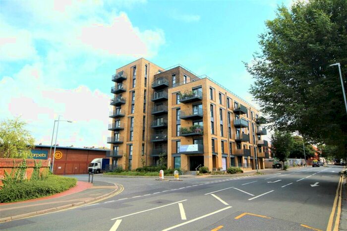 3 Bedroom Apartment To Rent In Davigdor Road, Hove, East Sussex, BN3