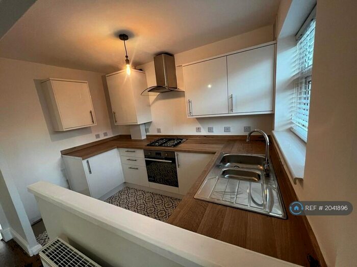 3 Bedroom Semi-Detached House To Rent In Middleham Close, Liverpool, L32