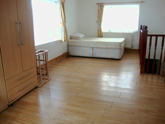 1 Bedroom Studio To Rent In Weir Hall Road, London, N18