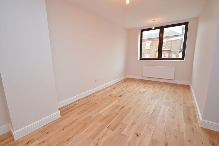 2 Bedroom Flat To Rent In East Barnet Road, Barnet, EN4