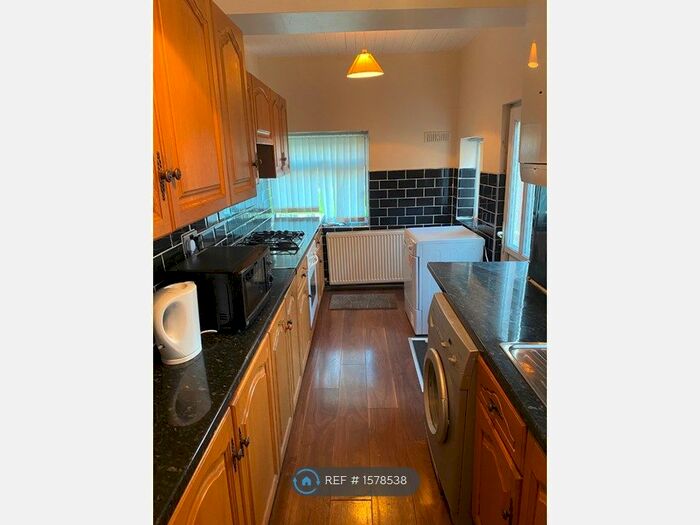 4 Bedroom Semi-Detached House To Rent In Mornington Crescent, Manchester, M14