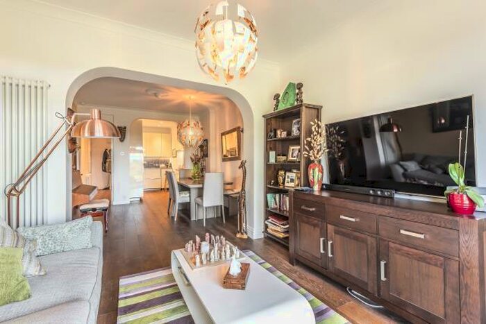 2 Bedroom Apartment To Rent In High Road, Whetstone, N20