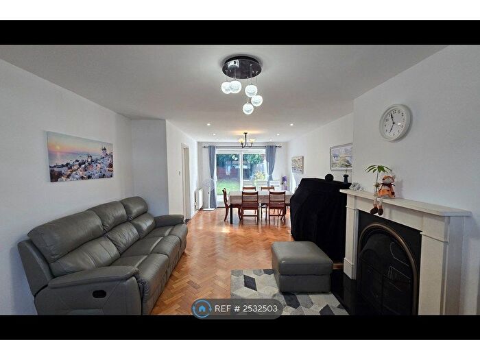 3 Bedroom Semi-Detached House To Rent In Sevenoaks Road, Earley, Reading, RG6