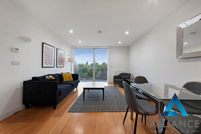 2 Bedroom Apartment To Rent In Sewardstone Road, Bow, E2