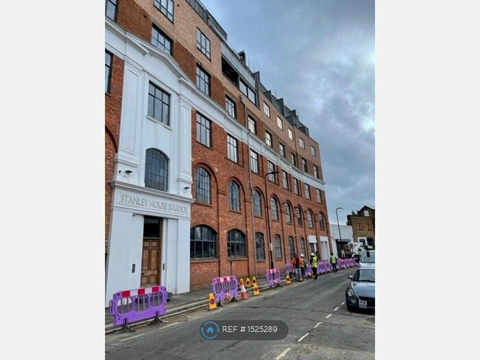 Studio To Rent In Stanley Gardens, London, W3