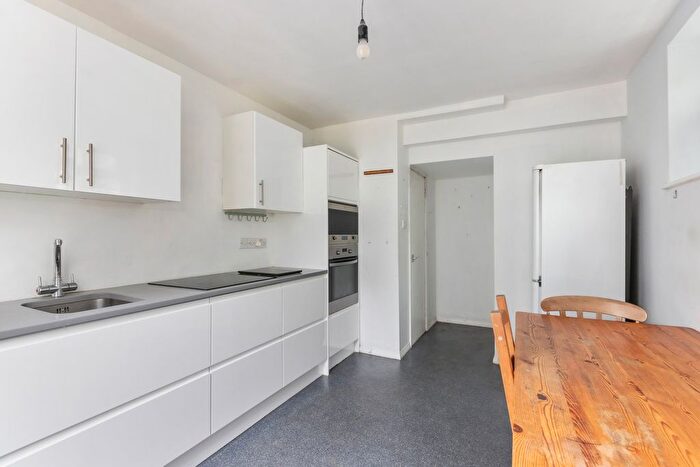 1 Bedroom Flat For Sale In Loftus Road, Shepherd's Bush, London, W12