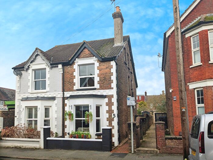 4 Bedroom Semi Detached House For Sale In Wellington Road, Horsham, RH12