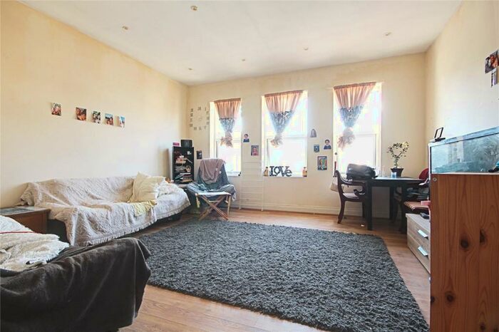 2 Bedroom Flat To Rent In Baker Street, Enfield, EN1