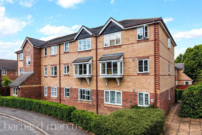 1 Bedroom Flat To Rent In Donald Woods Gardens, Surbiton, KT5
