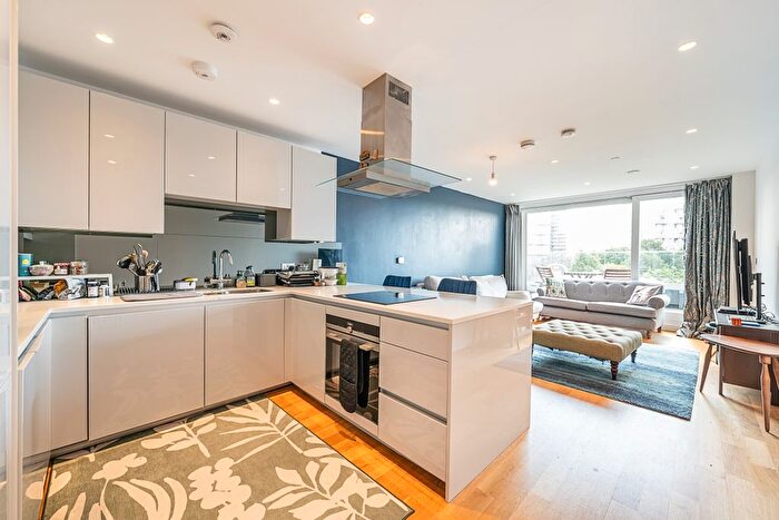 2 Bedroom Flat To Rent In Clapham Road, London, SW9