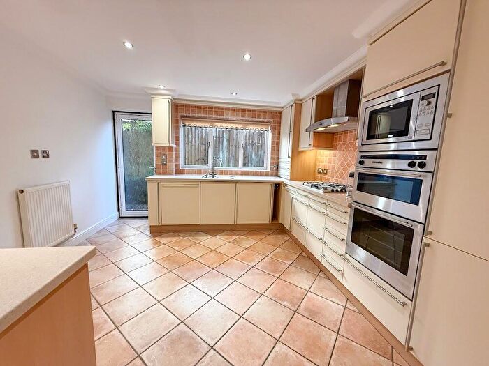 2 Bedroom Flat For Sale In Kings Avenue, Penn Hill, BH14