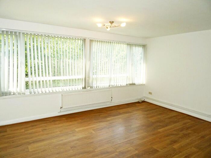 2 Bedroom Flat To Rent In Britten Lodge, Fair Acres, Bromley, Kent, BR2