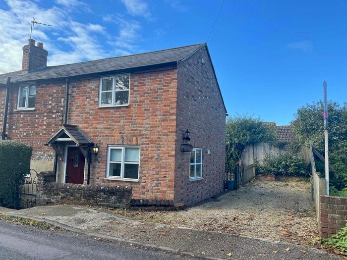 2 Bedroom Cottage To Rent In Thame Road, Warborough, OX10