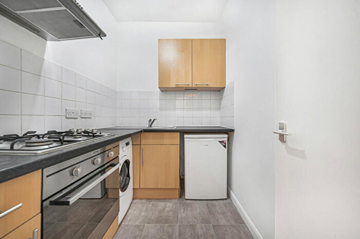 1 Bedroom Flat To Rent In Lower Clapton Road (), Flat, Hackney, E5