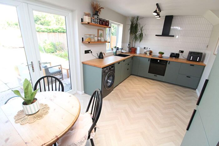 3 Bedroom Semi-Detached House For Sale In Westleigh Road, Glen Parva, Leicester, LE2
