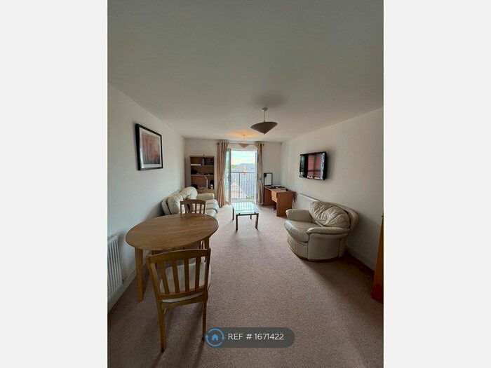 2 Bedroom Flat To Rent In Strouds Close, Swindon, SN3