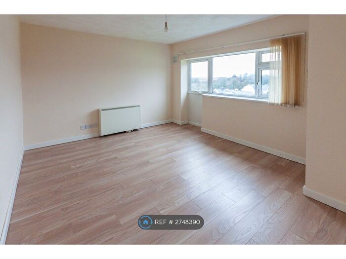 1 Bedroom Flat To Rent In The Hendre Flats, Brynmawr, Wales, NP23