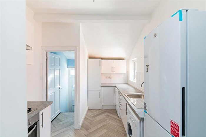 3 Bedroom Flat To Rent In Whitefield Terrace, Heaton, Newcastle Upon Tyne, NE6