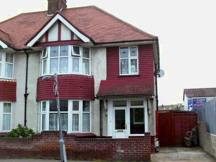 3 Bedroom Semi-Detached House To Rent In Oxford Road, Clacton-on-sea, Essex, CO15