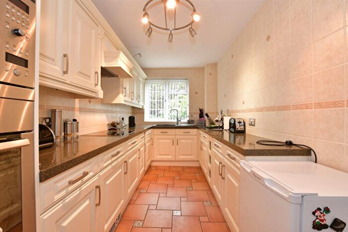 2 Bedroom Flat For Sale In Buckingham Close, Emerson Park, Essex, RM11