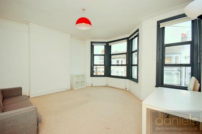 2 Bedroom Flat To Rent In Bathurst Gardens, Kensal Green, NW10