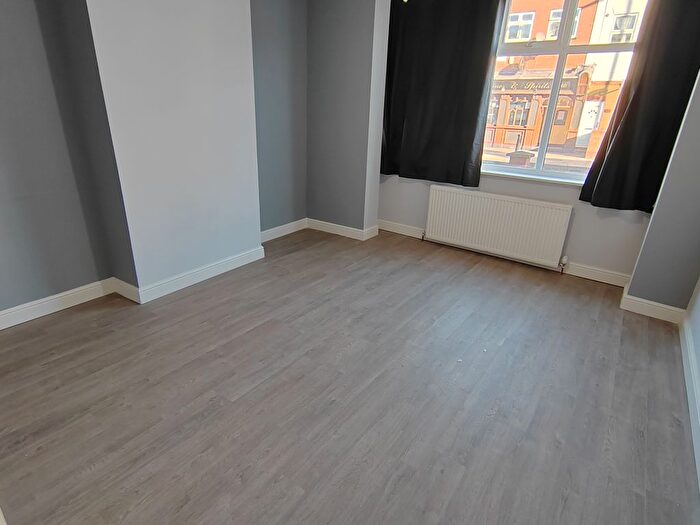 2 Bedroom Flat To Rent In High Road, Willesden, NW10
