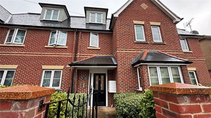 2 Bedroom Flat To Rent In Somerset Road, Farnborough, Hampshire, GU14