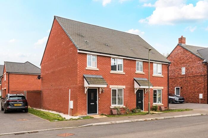 3 Bedroom Semi-Detached House For Sale In Banbury, Oxfordshire, OX16