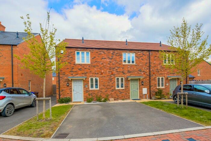 2 Bedroom End Of Terrace House To Rent In Flanders Close, Bicester, Oxfordshire, OX26