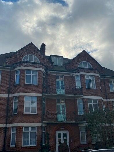 2 Bedroom Flat To Rent In Lodge Road, Southampton, SO16