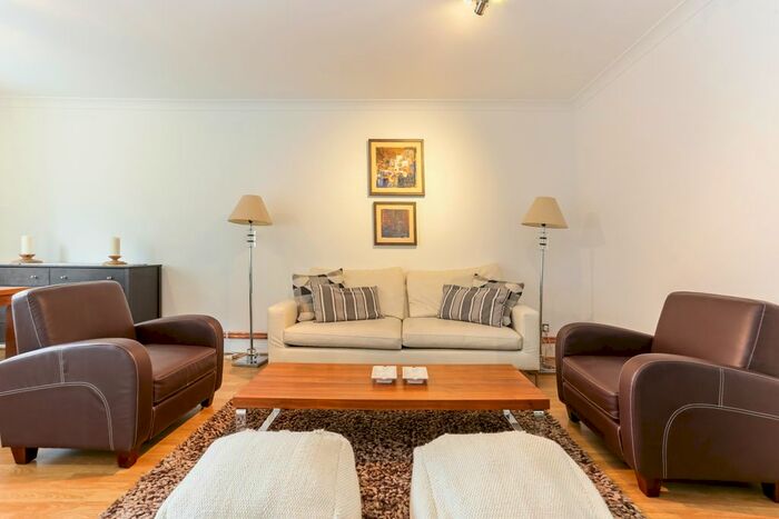 3 Bedroom Flat To Rent In Durrels House, Kensington, W14